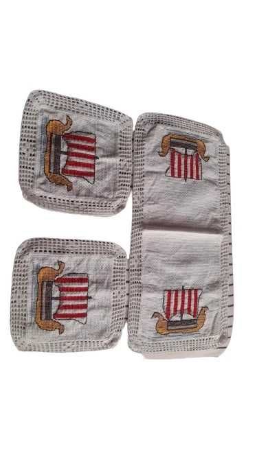 Ponto cruz de barco viking e borda em crochê