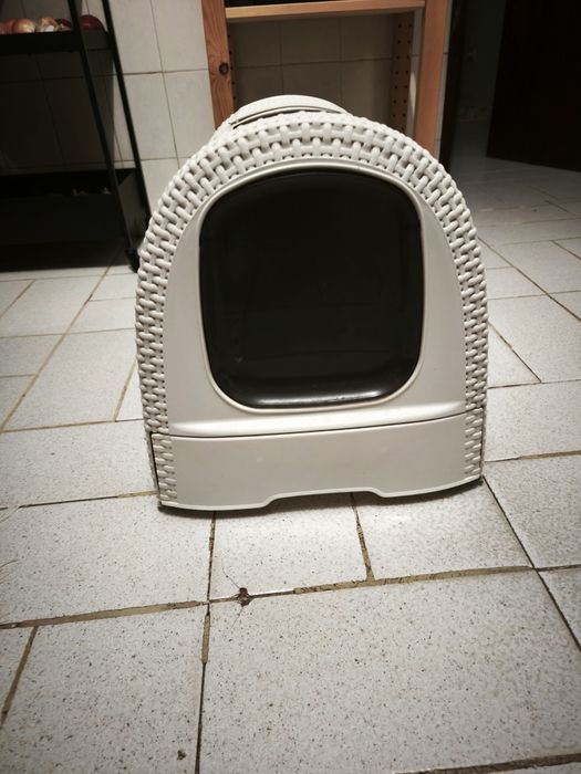 Caixa de arreia fechada com apanhador