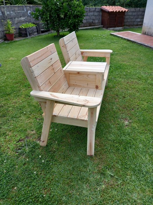 Banco de jardim com bar e mesa de apoio