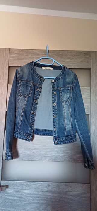 Kurtka dzinsowa modna