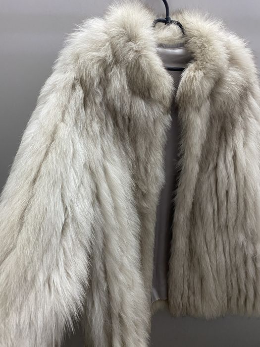 Śnieżne białe futro z lisa Saga fox