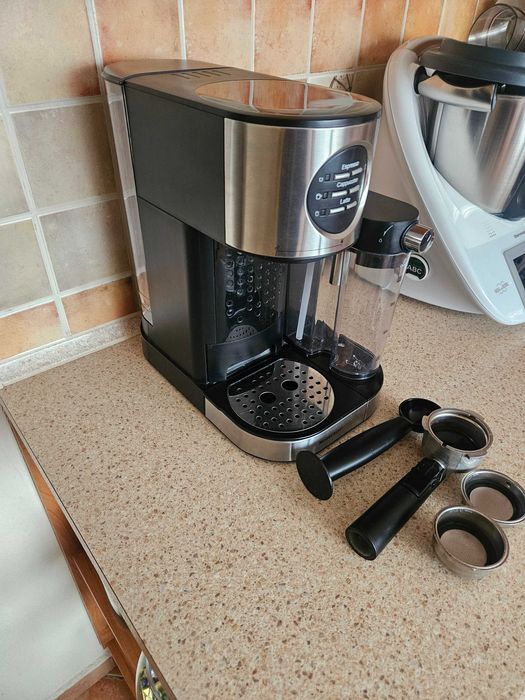 Ekspres kolbowy ciśnieniowy do kawy Silvercrest