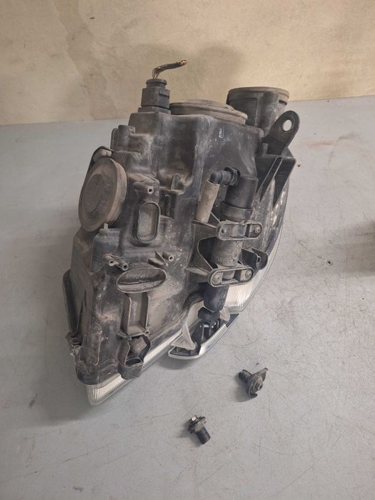 Lampa prawa skoda superb II europa uszkodzona