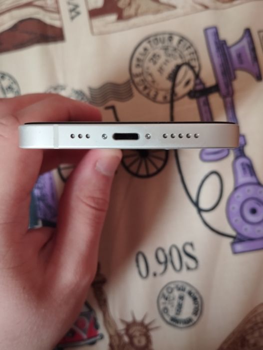 iPhone 12  на 64 ГБ, АКБ 79%, гарний стан