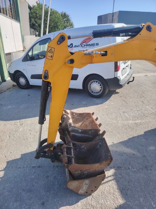 Mini Giratória JCB 18Z1