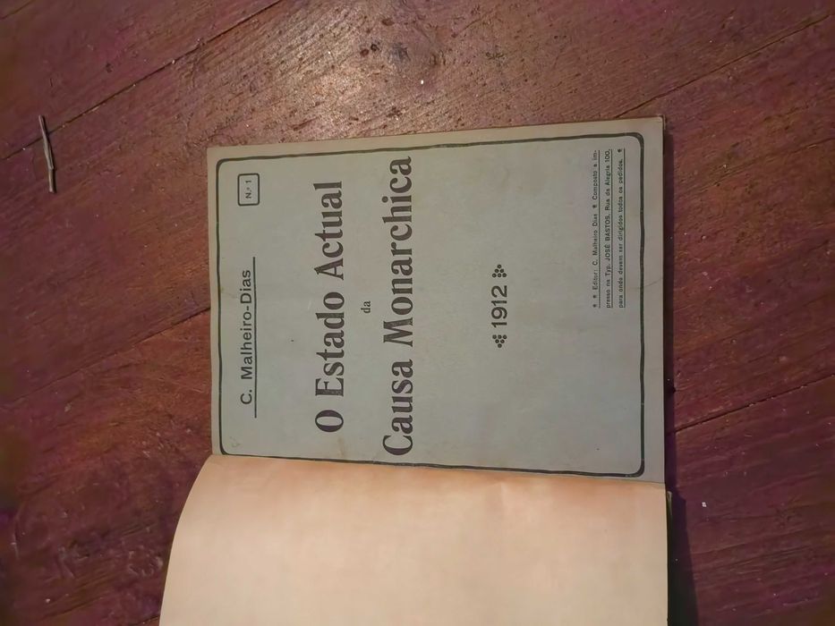 Livros antigos raros