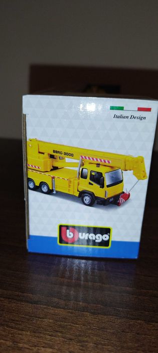 Bburago Municipal VEHICLES CONSTRUCTION Car With Crane.