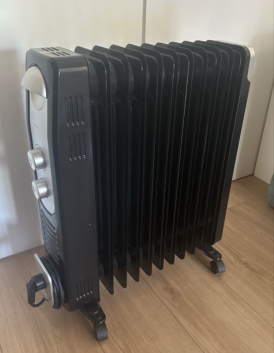 Aquecedor a óleo Equation com tampa traseira 2900W Turbo preto