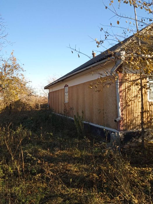 Продам землю з будинком  у с.Пиків