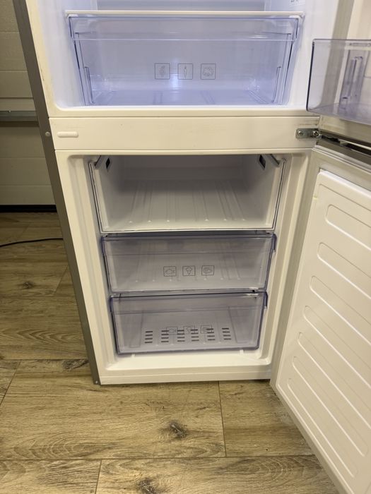 Lodówka Beko srebrna