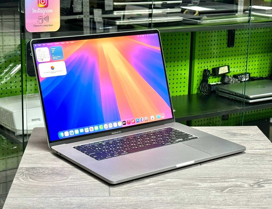 МАГАЗИН / MacBook Pro 16 A2141 Touch Bar / Core i9 / Radeon Pro 5500M 4Gb / Чудовий Стан