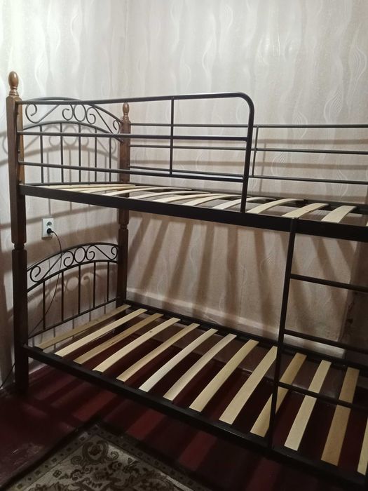 Двох поверхове ліжко