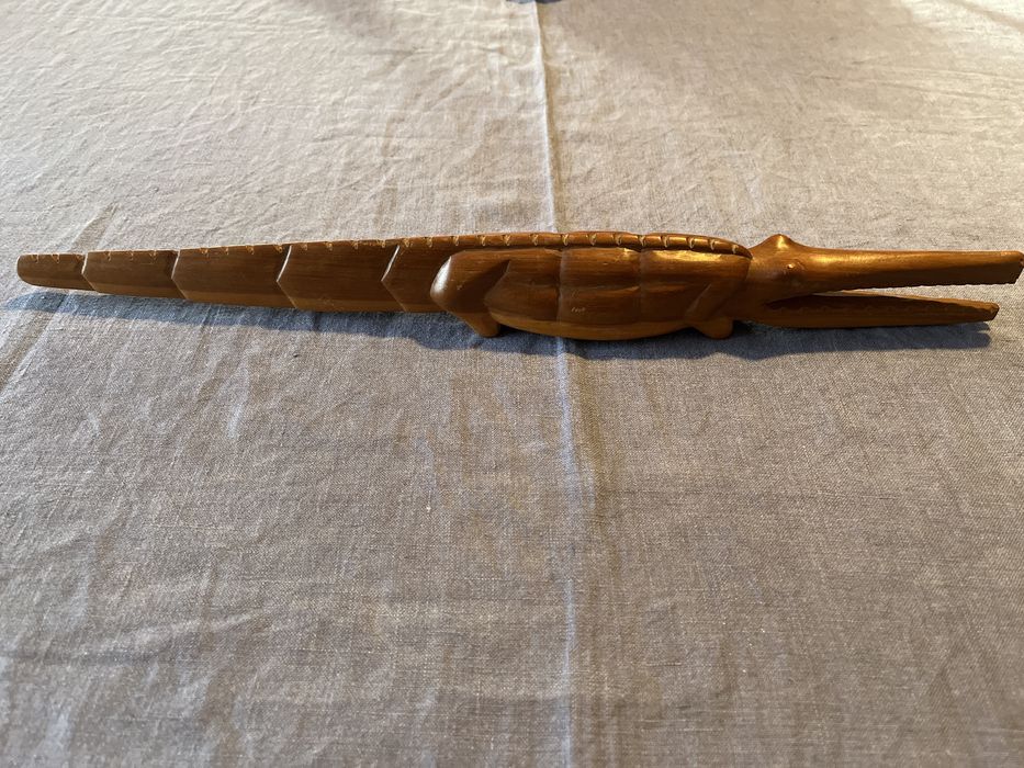 Crocodilo em madeira