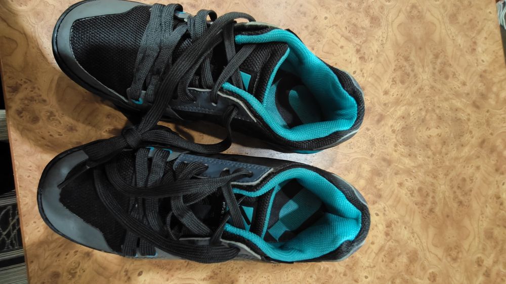 Продам зручни кроссовки недорого!