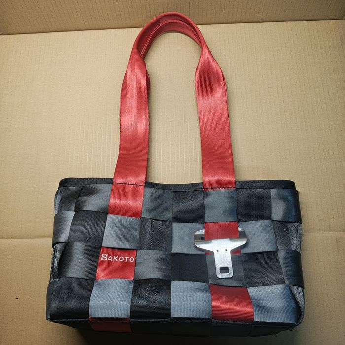 Torebka Sakoto z pasów bezpieczeństwa Nowa