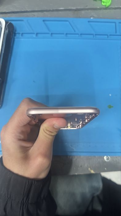Продам корпус від iPhone 7