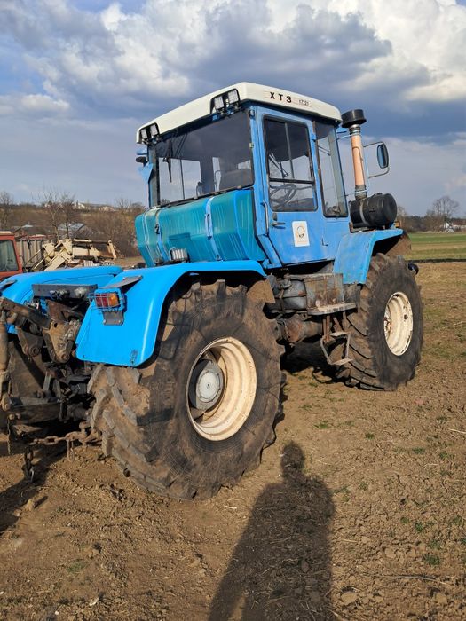 Продам трактор хтз