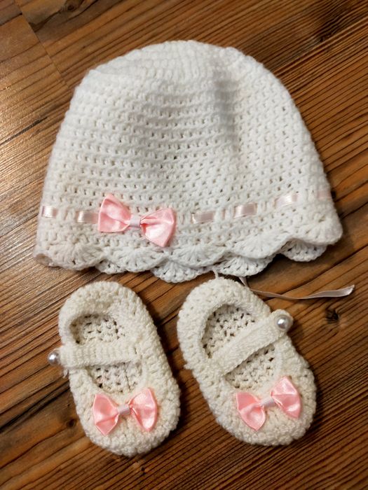 Ręcznie robiony hand made komplet szydelkowy czapka buty sesja chrzest