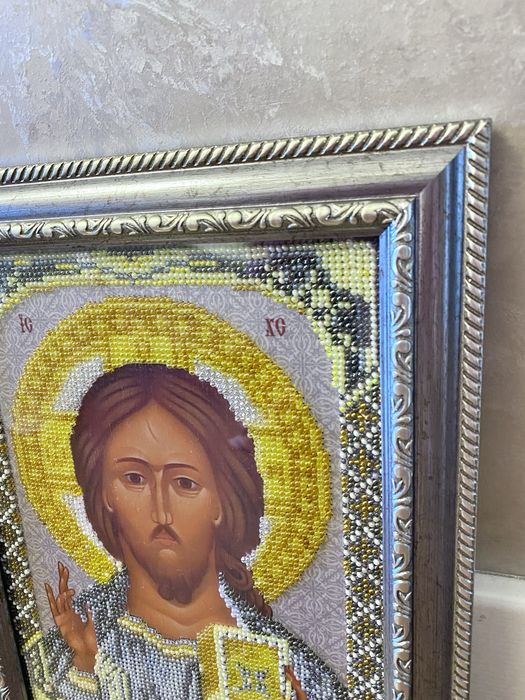 Весільна вінчальна пара, іконки вишиті бісером.