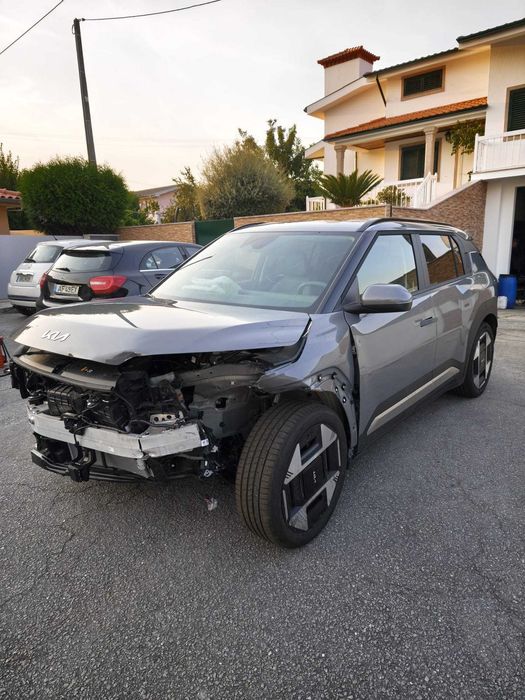 Kia Ev3 2025 acidentado com poucos Kilometros