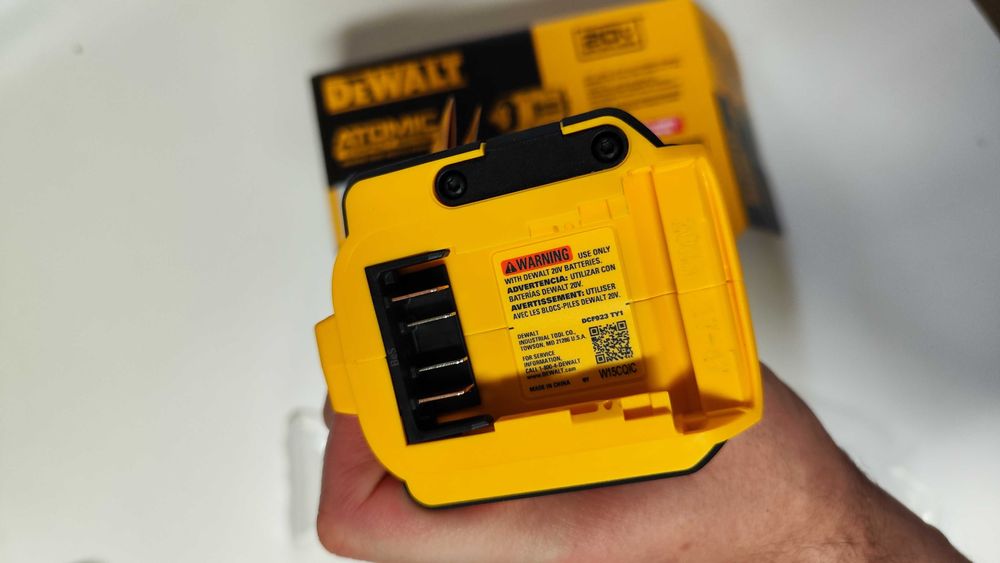 DeWalt  DCB 923b 610nm (tenho vários extras)