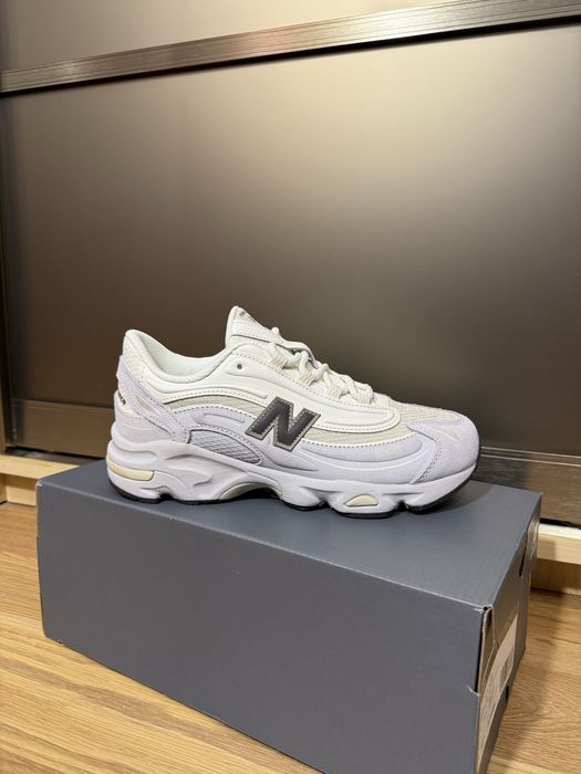 Кросівки жіночі New Balance 1000 Оригінал