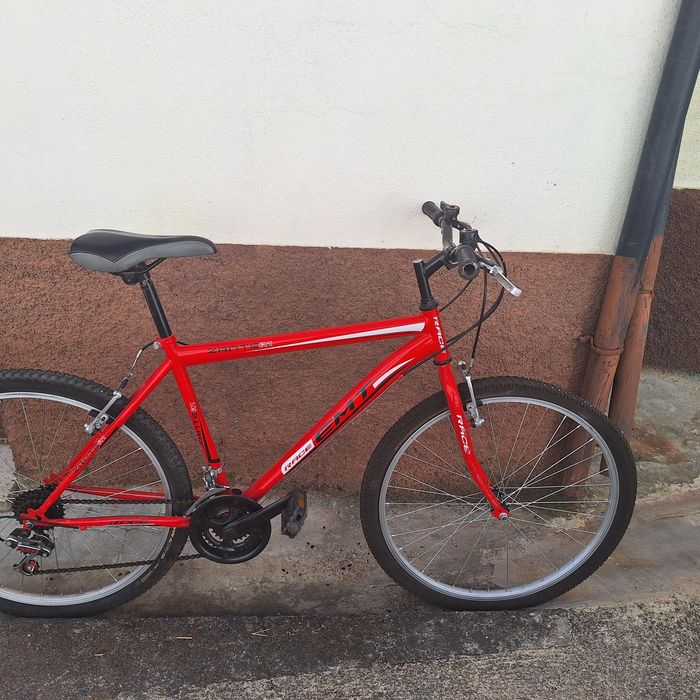 Bicicleta vermelha ,cinza