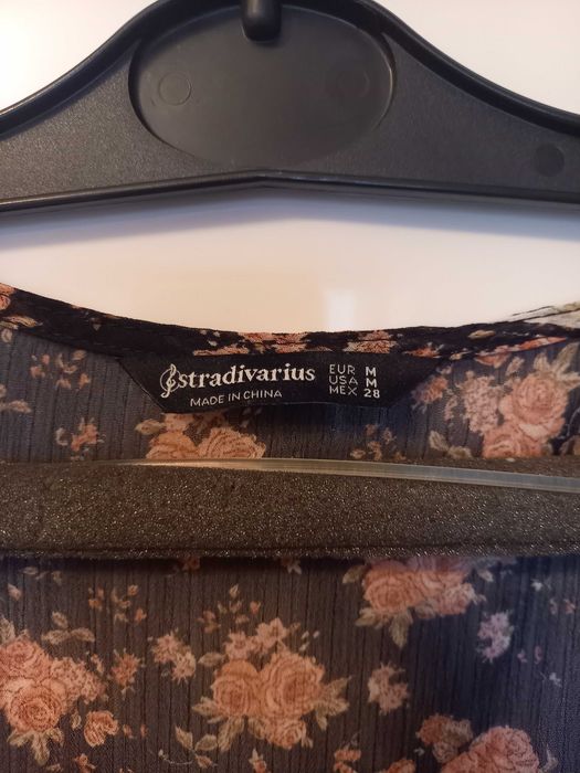 Sukienka mini letnia w kwiaty STRADIVARIUS
