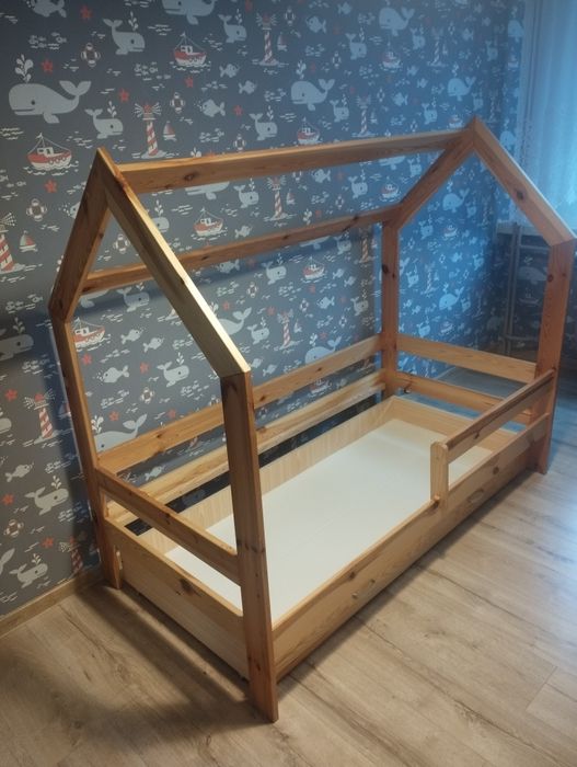 Łóżko dziecięce domek