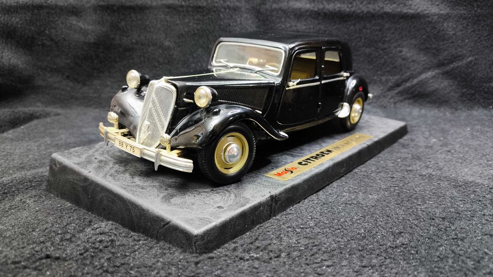 Модель авто 1.18 Citroen 15CV 6 Cyl 1952 Black (Maisto, made in Thailand)