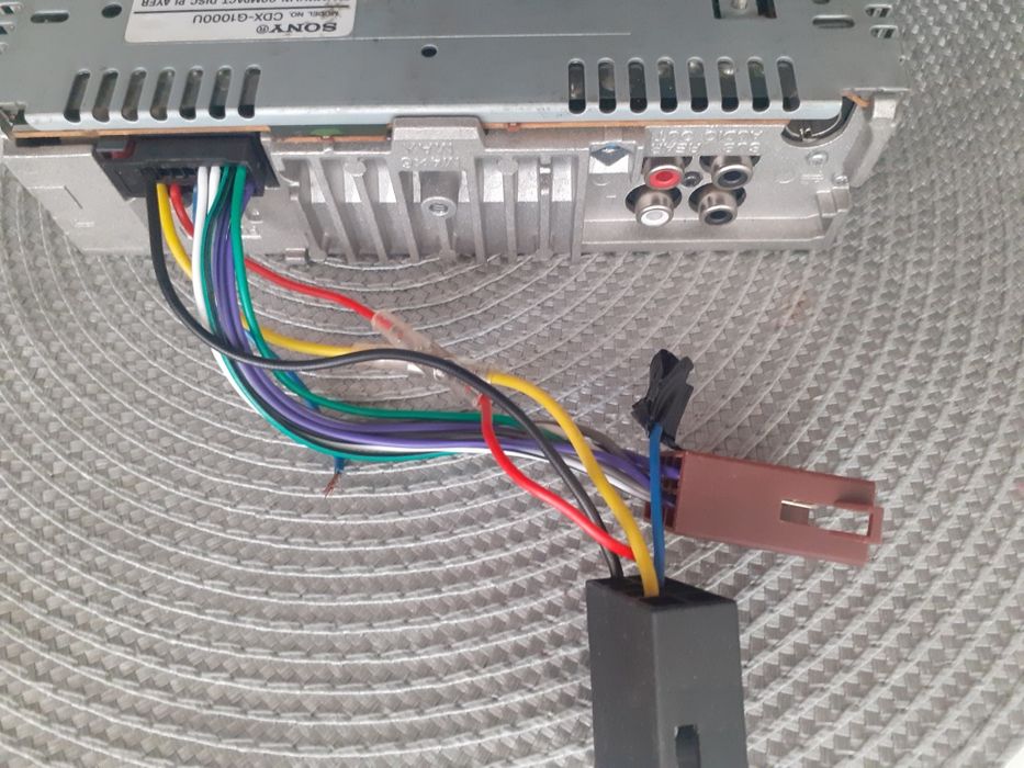 Rezerwacja.Radio samochodowe Sony  CDX-G1000U