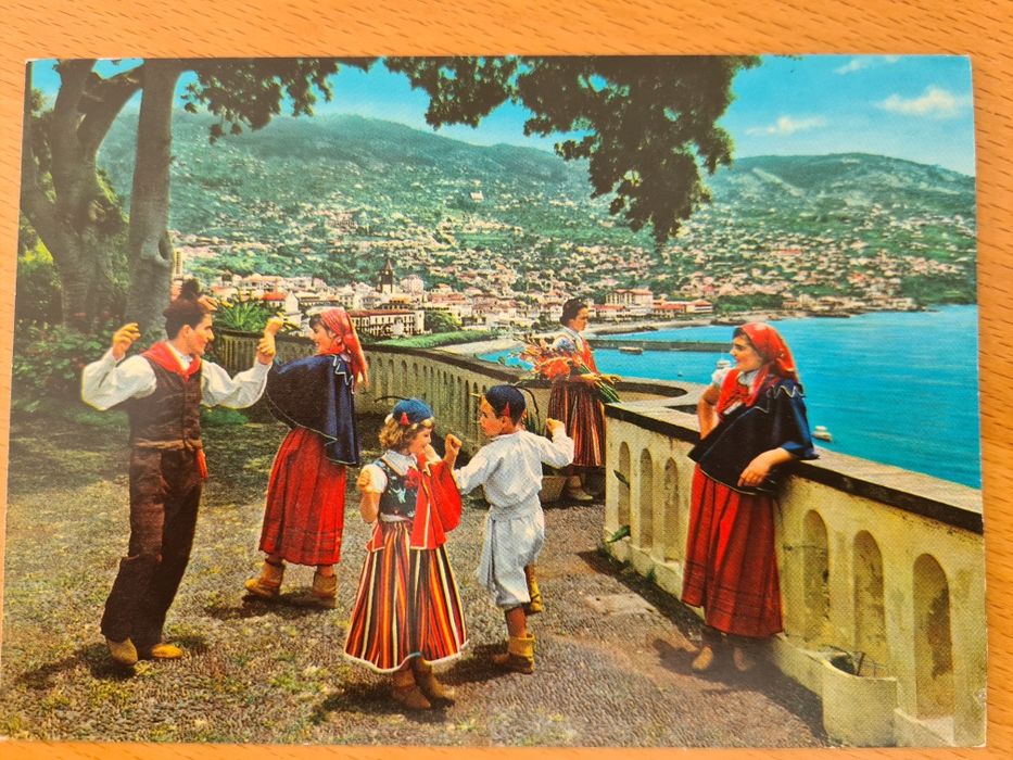 Postais vintage de Lisboa e Madeira