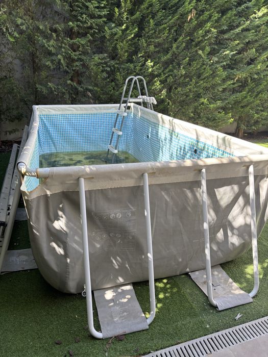 Piscina 2x4 com escada aspirador e bomba , em bom estado, nao esta furada, PAGAMENTO EM DINHEIRO