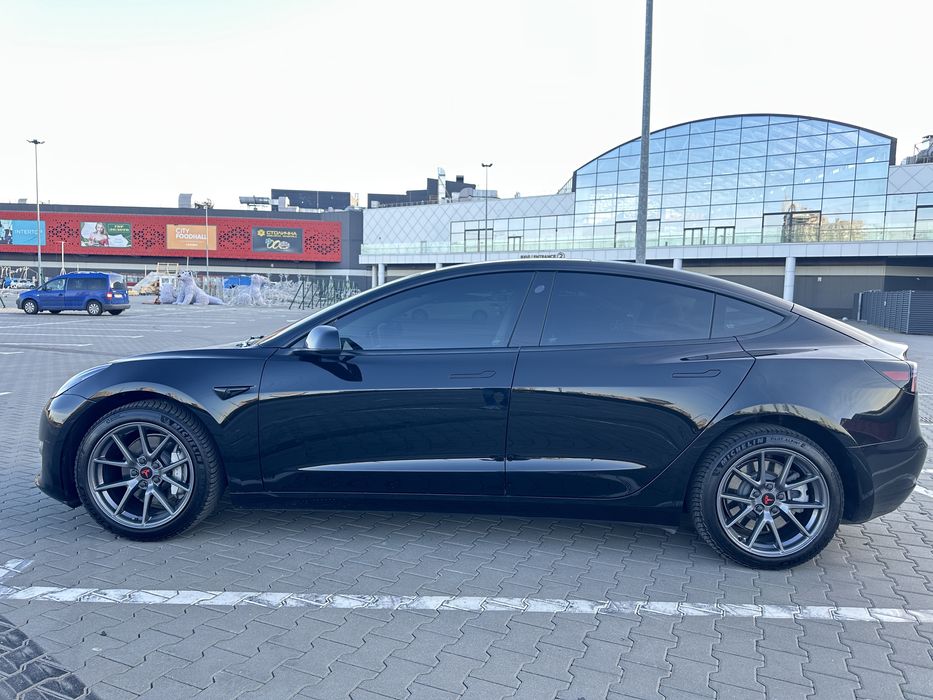 тесла 3 2022 рік