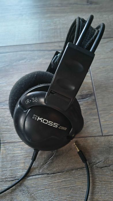 KOSS UR30  повнорозмірні закриті навушники
