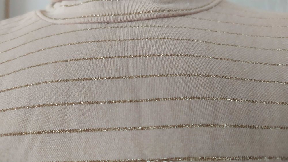 Bluzka z golfem beżowa Mohito