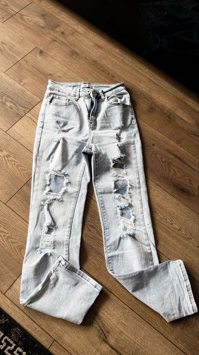 Jeansy boyfrend z dziurami rozmiar xs