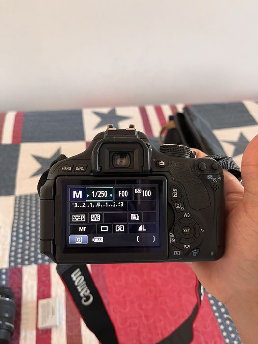 CANON EOS 600D *como nova