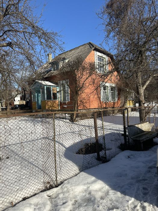 Продам будинок коло річки,в центрі міста