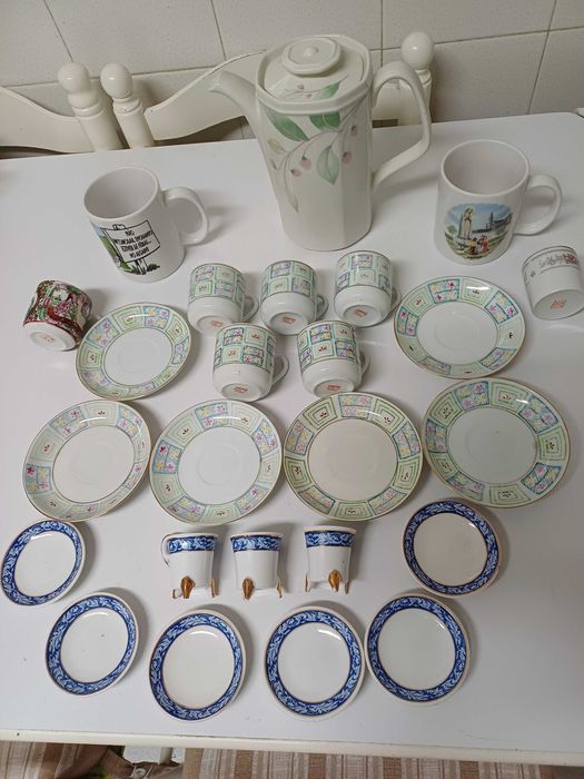 Serviços de chá ou café com bule e canecas