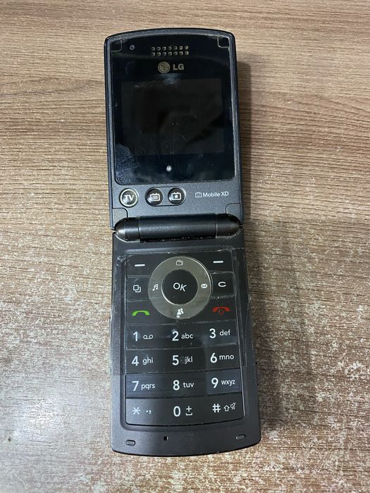 Телефон LG hb-620