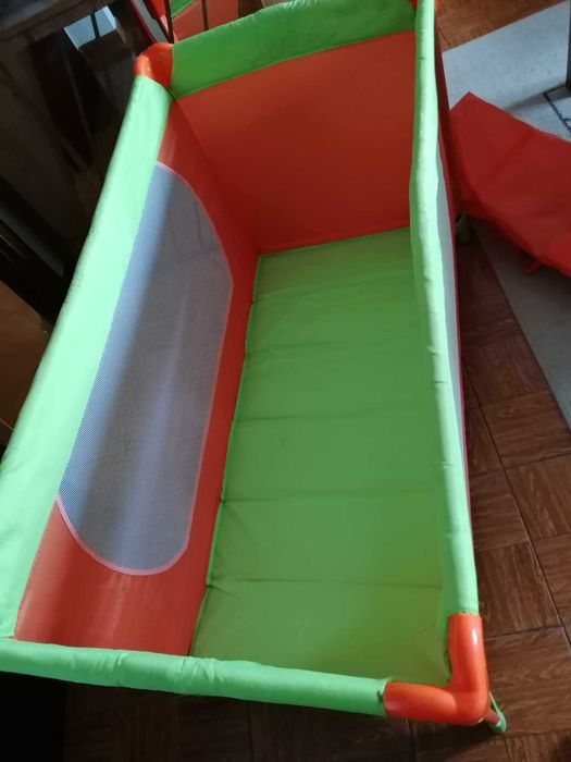 Cama de viagem laranja + colchão