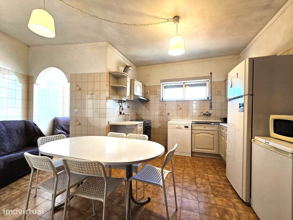 Apartamento T6 - Junto à ESE