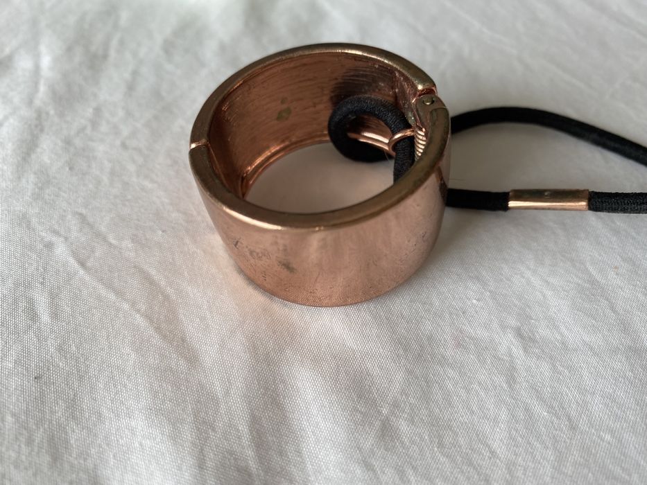 Colares, adereco de cabelo e capa airpods