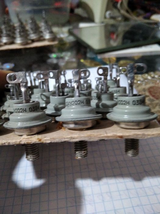 Тиристори ку202н та Т122-25-4, транзистори