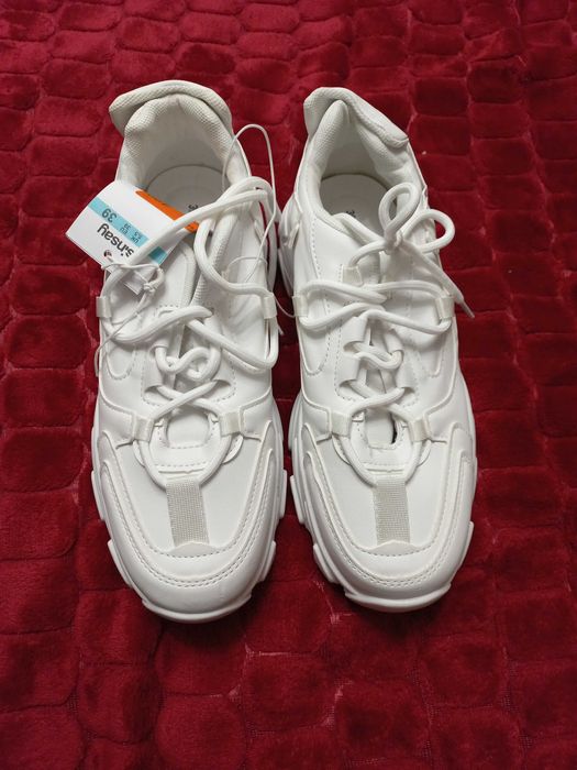 Кроссовки женские Sinsay 39