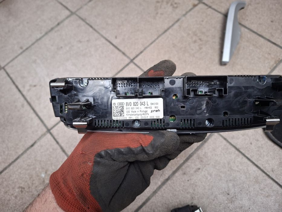 Panel przełacznik sterowania klimy Audi Q2