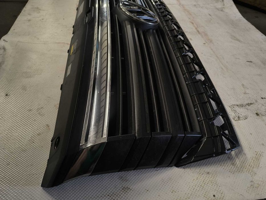 Grill atrapa VW Crafter II od 2017r. Kompletny