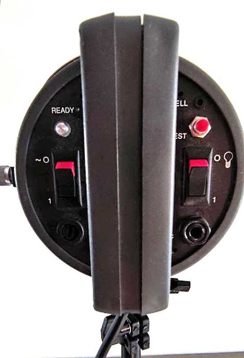 Студийная вспышка InterFit.