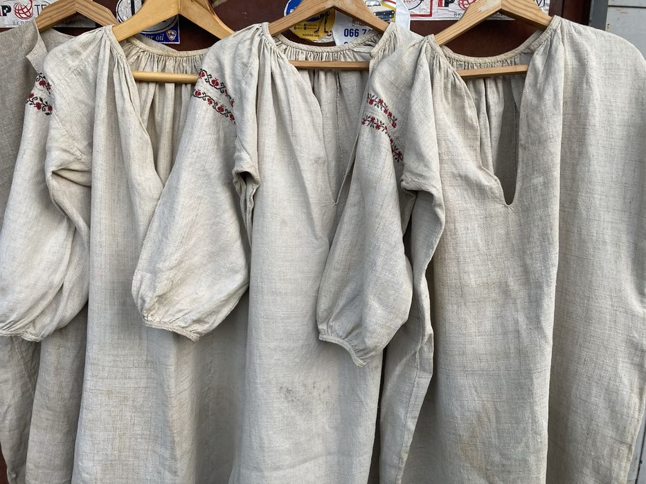 Старовинні вишиванки жіночі з домотканого конопляного полотна, ХХ ст.